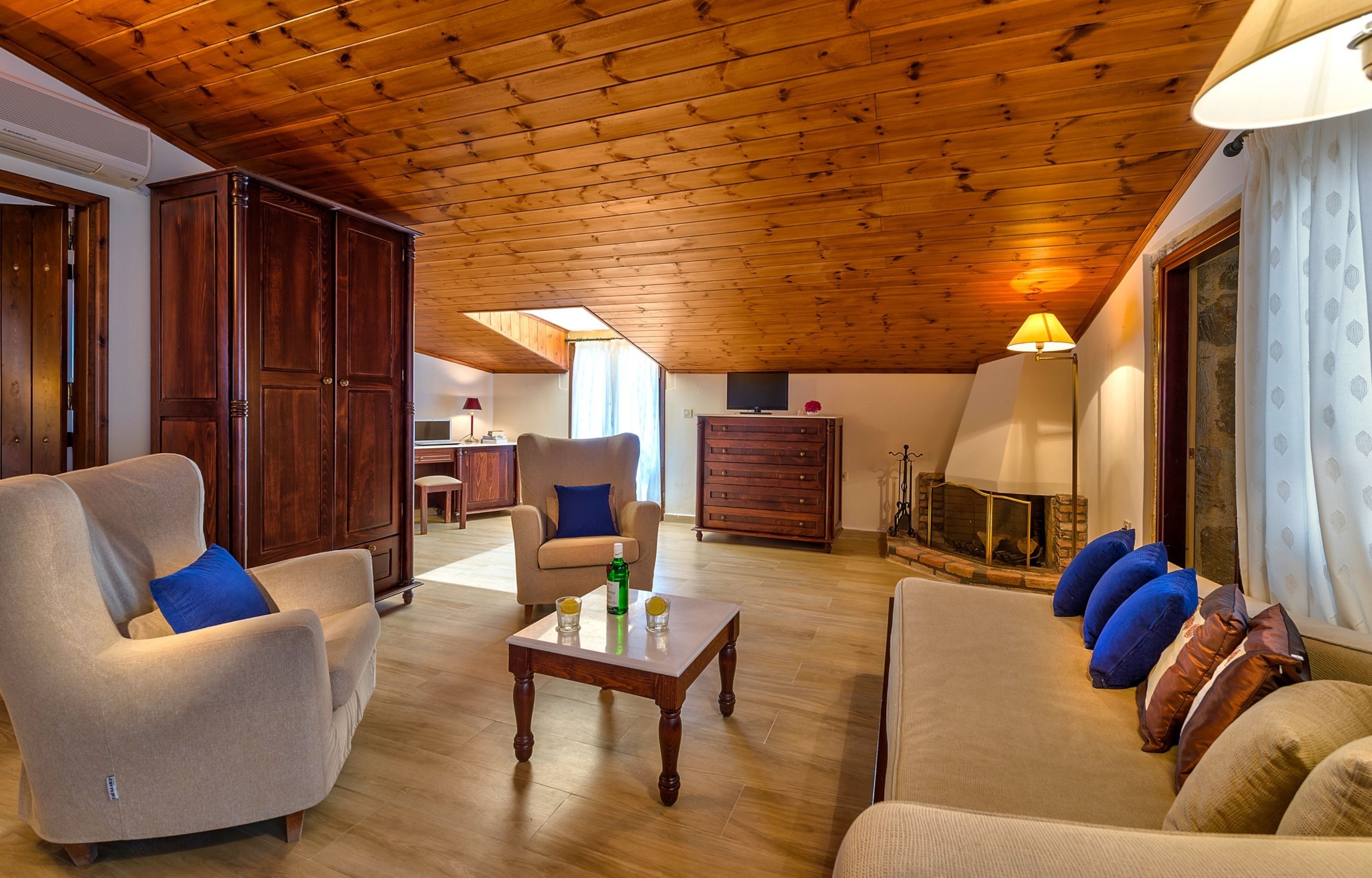 superior suite | living room | tv