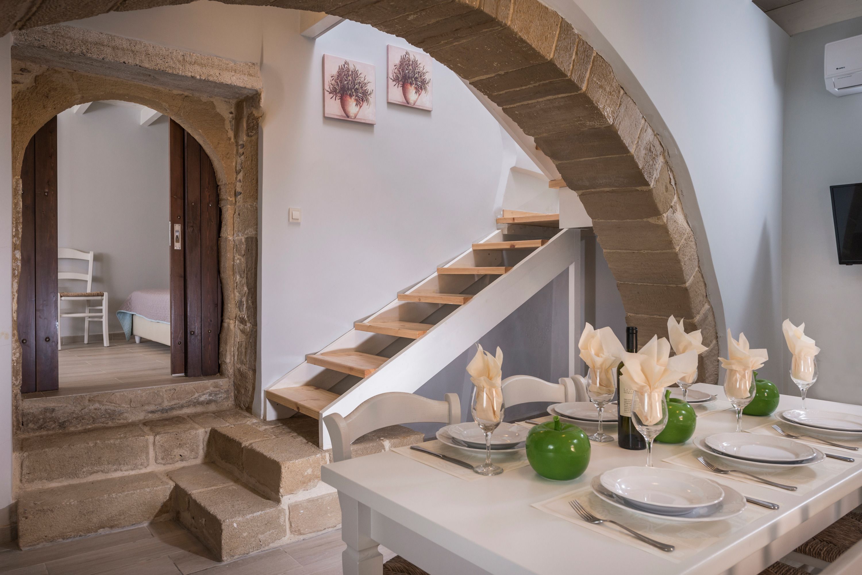 superior suite, 3 bedrooms | in-room dining