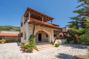 Traditional Villa, 3 Bedrooms, Mountain View | Minibar, in-room safe, desk, free WiFi - Spilia Village Hotel & Villas (Platanias)