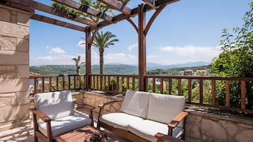 Deluxe 2 Bedroom Villa with Private Pool | Balcony