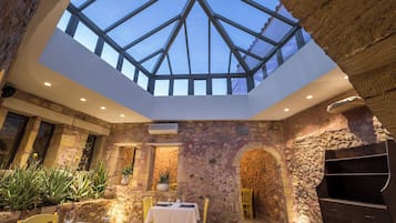 Breakfast and dinner served, garden views