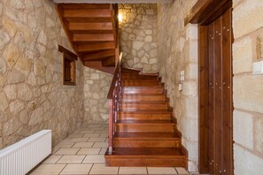 傳統別墅, 3 間臥室, 山景 | 迷你吧、客房內保險箱、書桌、免費無線上網