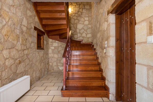 Traditional Villa, 3 Bedrooms, Mountain View | Minibar, in-room safe, desk, free WiFi - Spilia Village Hotel & Villas (Platanias)