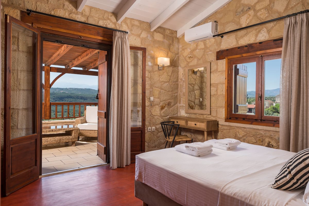 Traditional Villa, 3 Bedrooms, Mountain View | 1 bedroom, in-room safe, free WiFi, bed sheets
