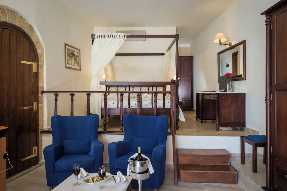 Traditional Suite | Living area | TV