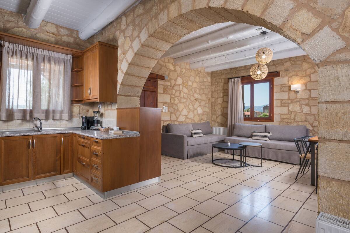 traditional villa, 3 bedrooms, mountain view | living area | tv