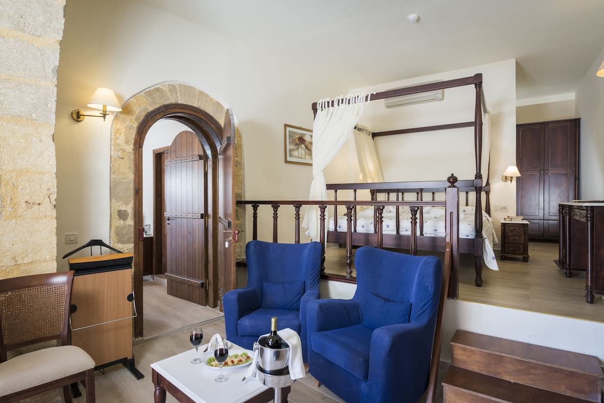 Suite | 1 bedroom, in-room safe, free WiFi, bed sheets