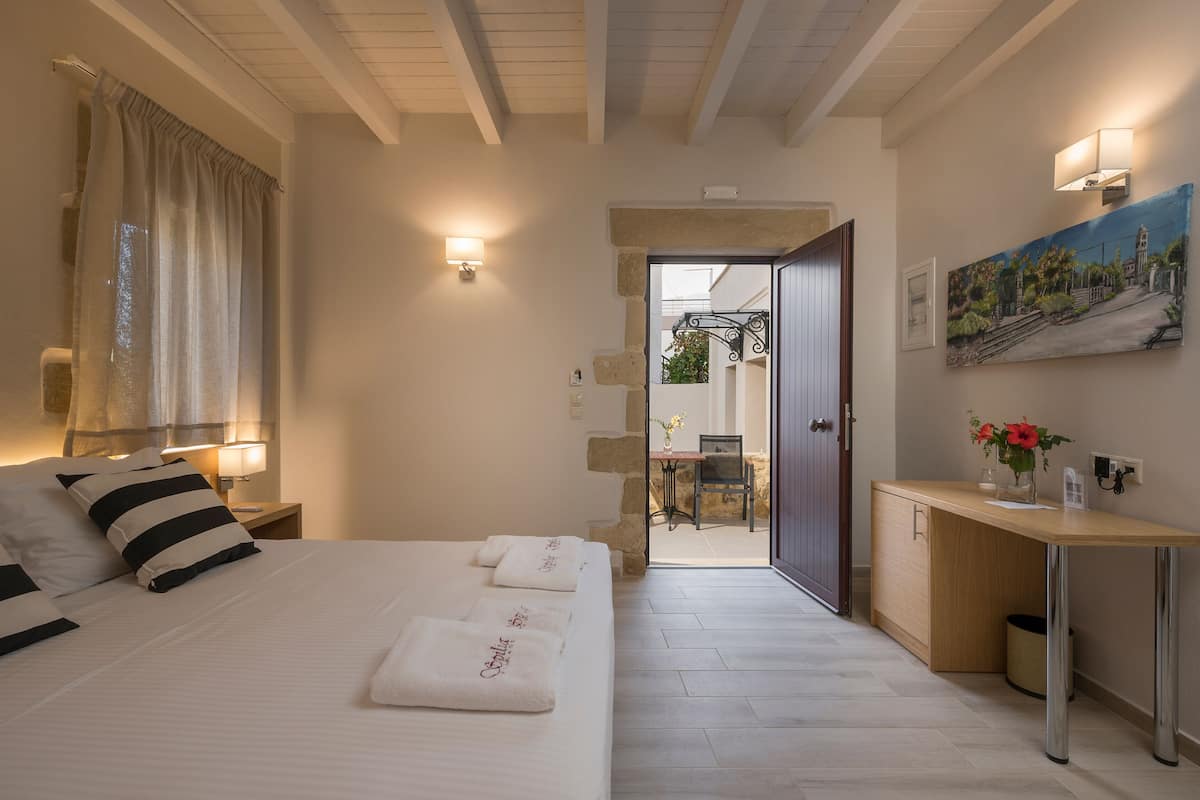 Family Room | 1 bedroom, in-room safe, free WiFi, bed sheets