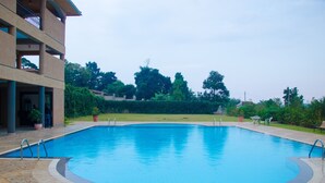 Pool - Afrique Suites Hotel (Kampala)