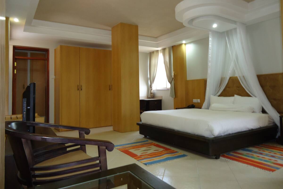Egyptian cotton sheets, Select Comfort beds, minibar, in-room safe