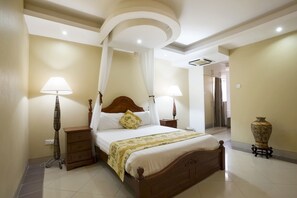Executive Suite | Egyptian cotton sheets, Select Comfort beds, minibar, in-room safe