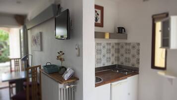 Studio, coin cuisine (3) | Cuisine privée | Réfrigérateur, cafetière/bouilloire, bouilloire électrique