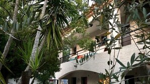 A residential building with a white facade, multiple balconies, and a gated entrance. - Motel Capsol (Mandelieu-La-Napoule)