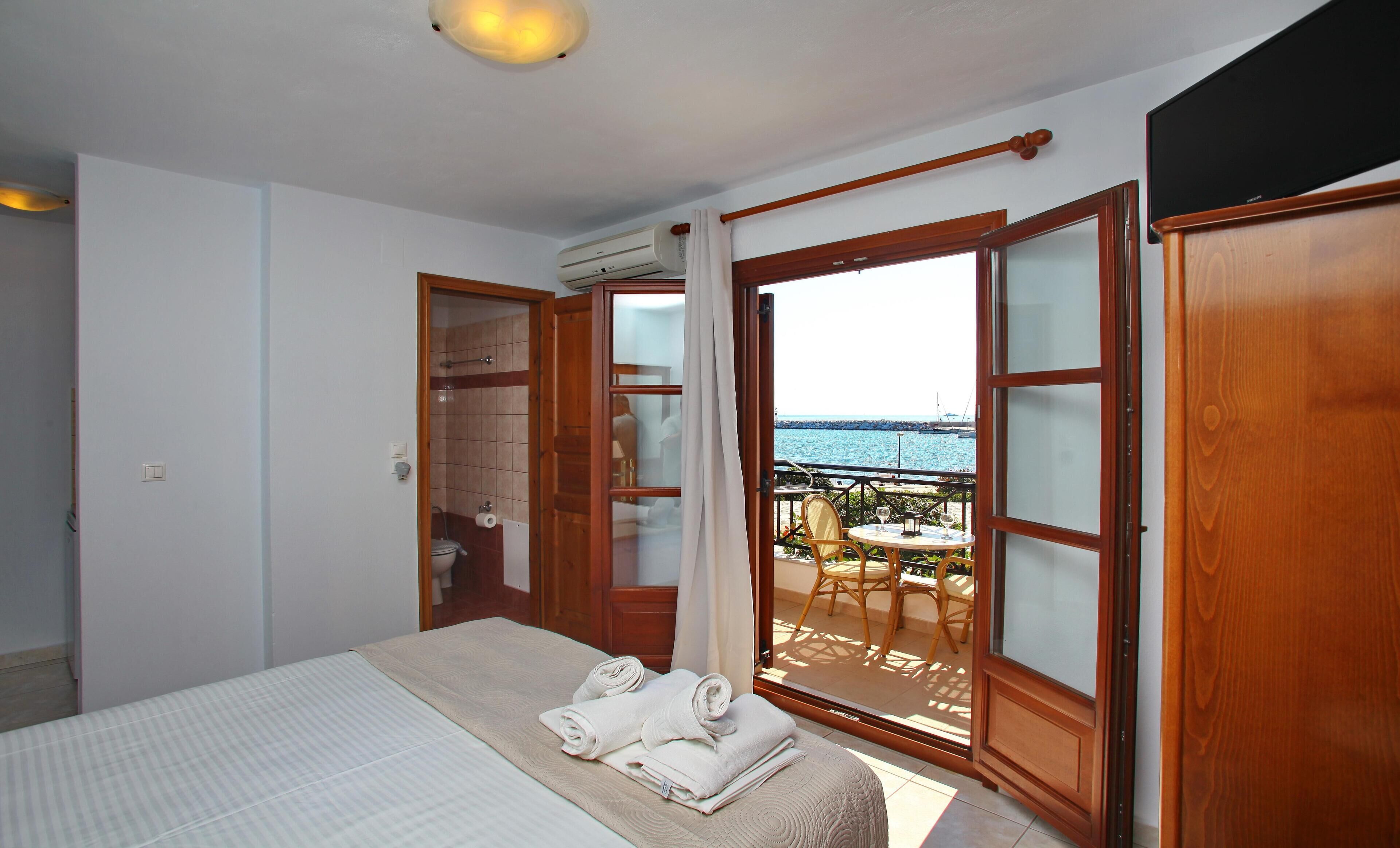 Egyptian cotton sheets, pillow-top beds, in-room safe