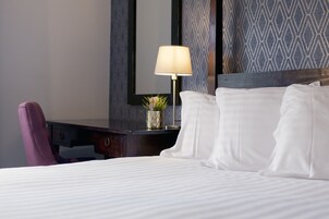 4 Poster Suite | Egyptian cotton sheets, premium bedding, pillowtop beds