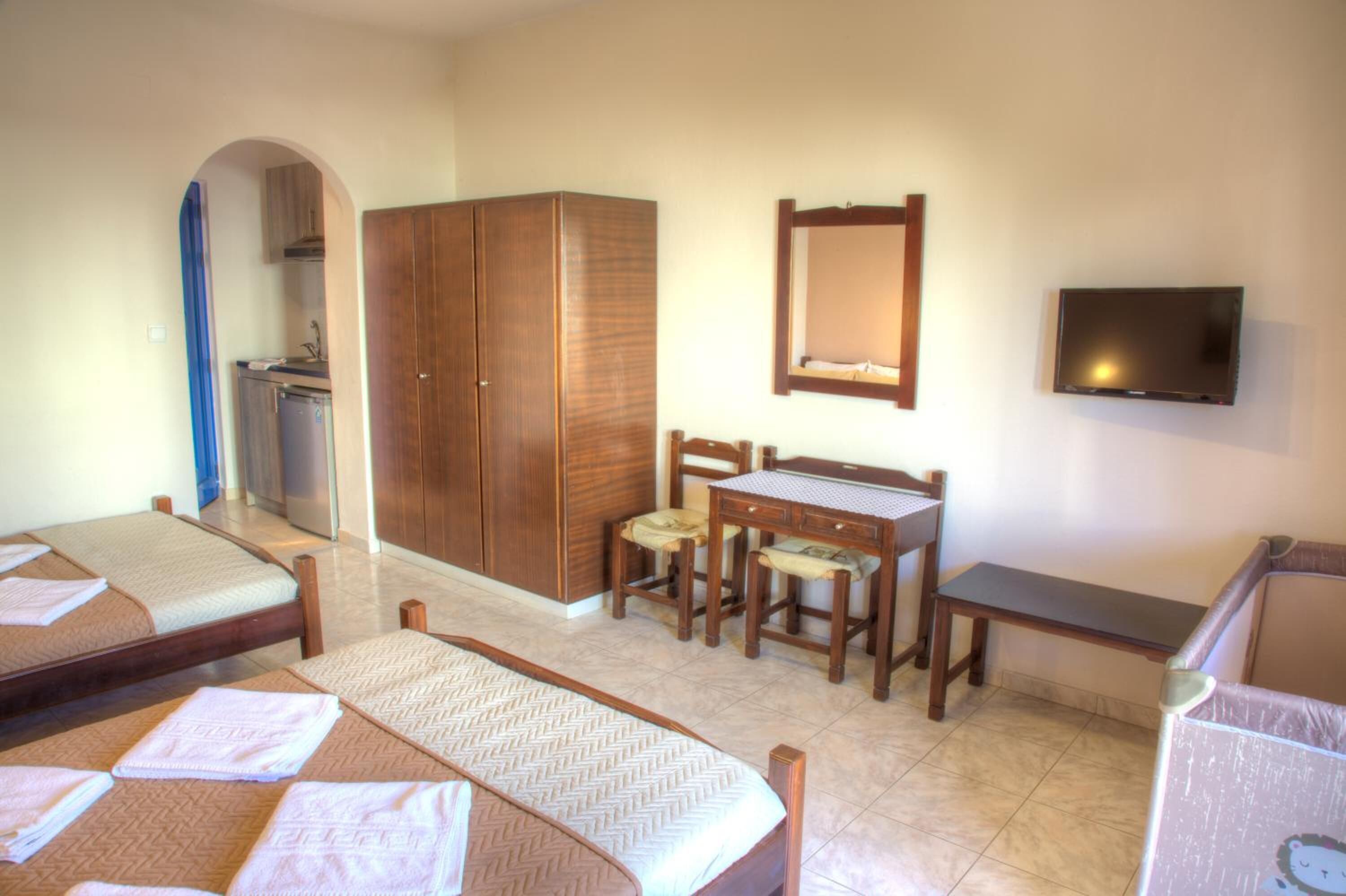 basic studio, 3 single beds, kitchen | desk, blackout curtains, iron/ironing board, free cots/infant beds