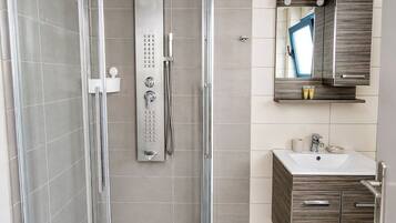 Shower, hydromassage showerhead, hair dryer, towels