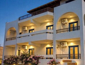 Front of property - Mochlos Studios (Sitia)