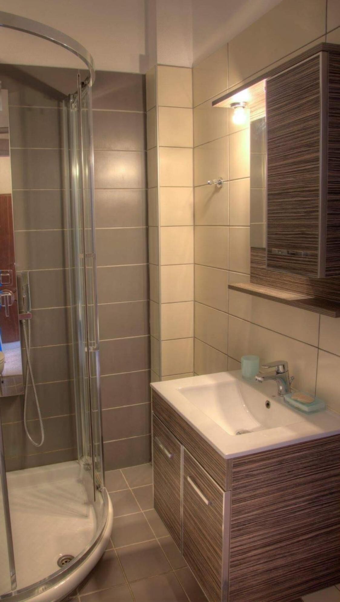 shower, hydromassage showerhead, hair dryer, towels