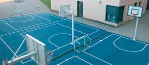 Basketball court - Aparthotel Ovida (Oviedo)