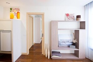 22-inch flat-screen TV with digital channels, TV - Aparthotel Ovida (Oviedo)