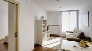 Memory foam beds, minibar, desk, cribs/infant beds