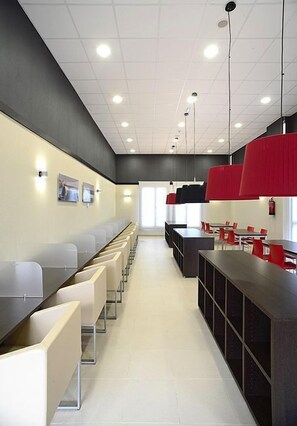 Business centre - Aparthotel Ovida (Oviedo)