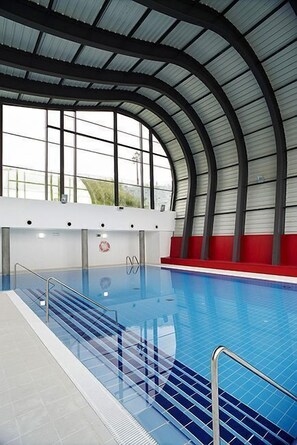Indoor pool, outdoor pool - Aparthotel Ovida (Oviedo)