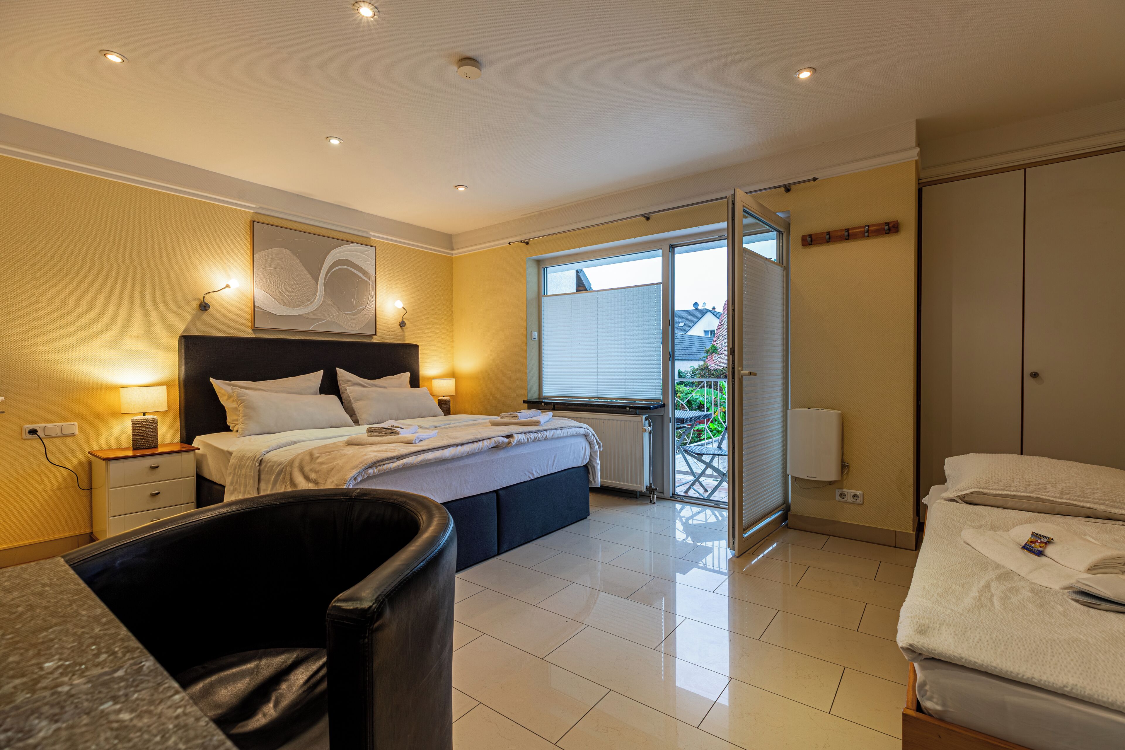 Triple Room | Desk, laptop workspace, soundproofing, free WiFi