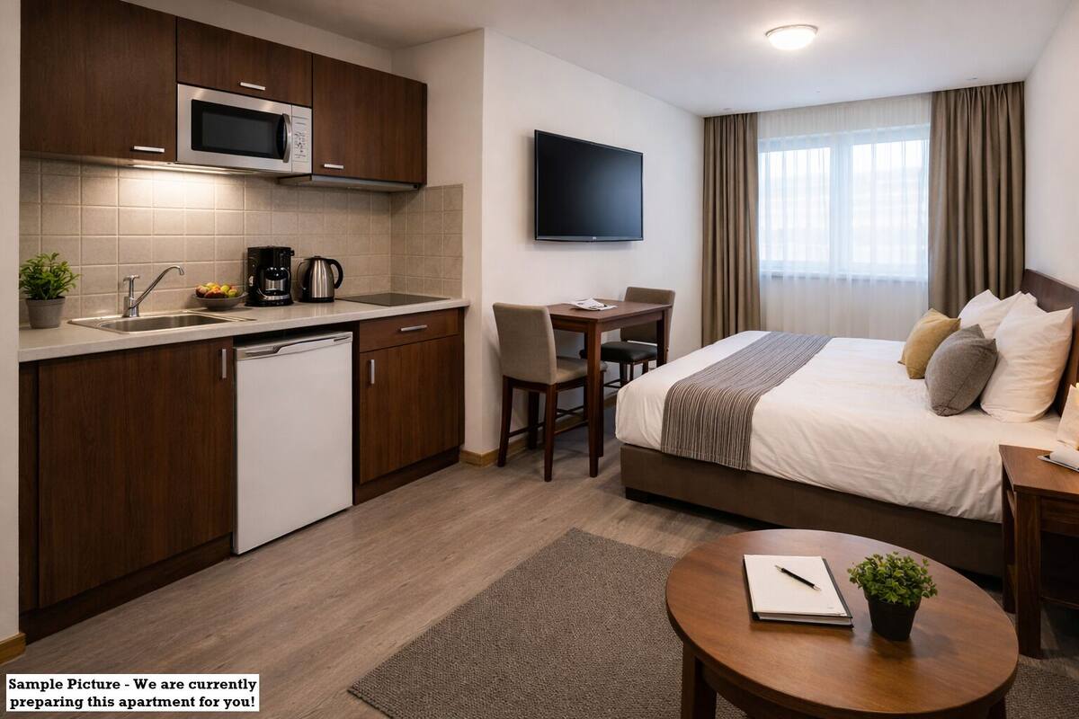 Studiosuite – business, 1 queensize-seng, kjøkken | Skrivebord, skrivebord for bærbar PC, lydisolert og wi-fi (inkludert)