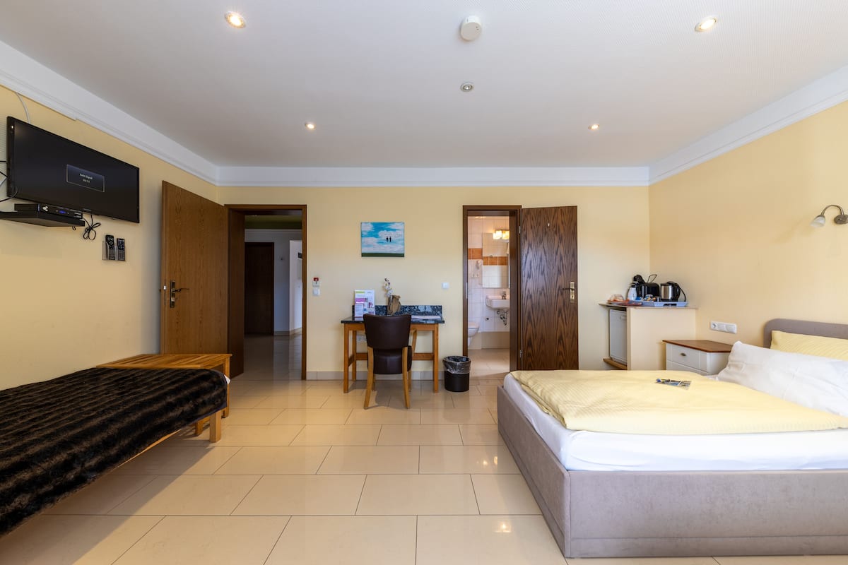 Dreibettzimmer | Schallisolierte Zimmer, kostenloses WLAN