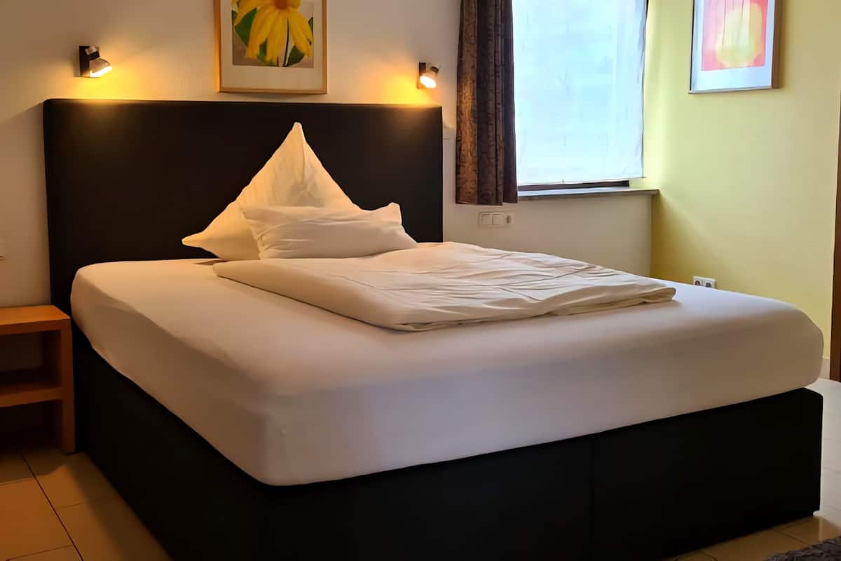 Doppel- oder Zweibettzimmer | Schallisolierte Zimmer, kostenloses WLAN