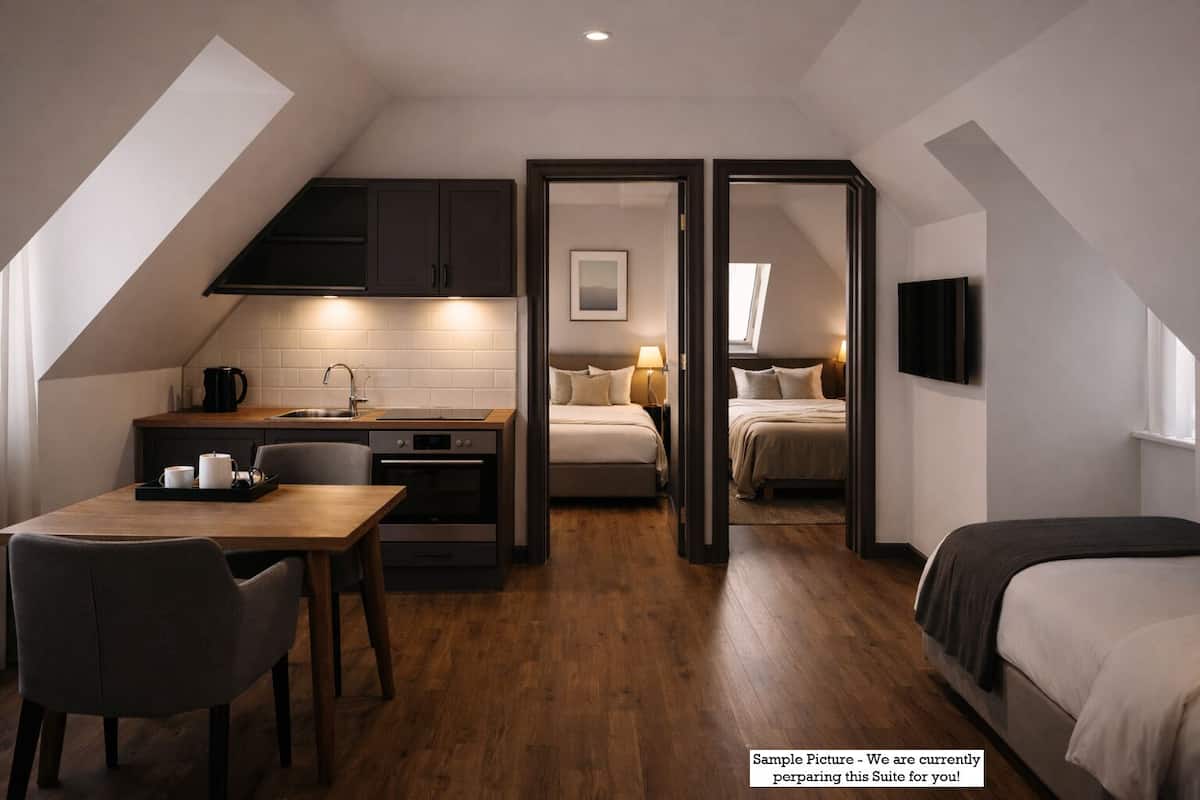 Escritorio y espacio para trabajar con laptop