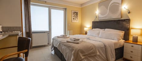 Double or Twin Room | Desk, laptop workspace, soundproofing, free WiFi