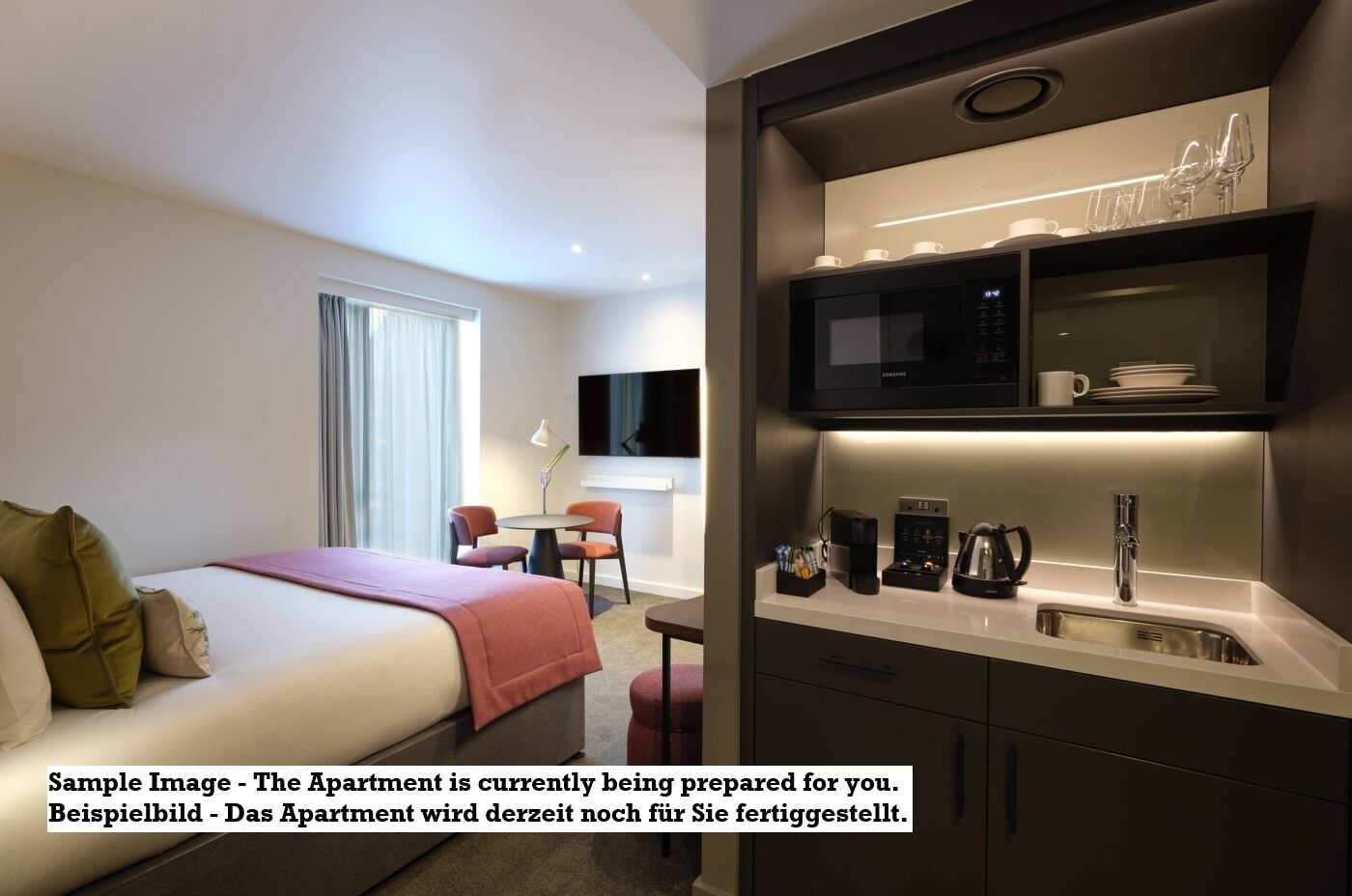 Business Studio Suite, 1 Queen Bed, Kitchen | Desk, laptop workspace, soundproofing, free WiFi