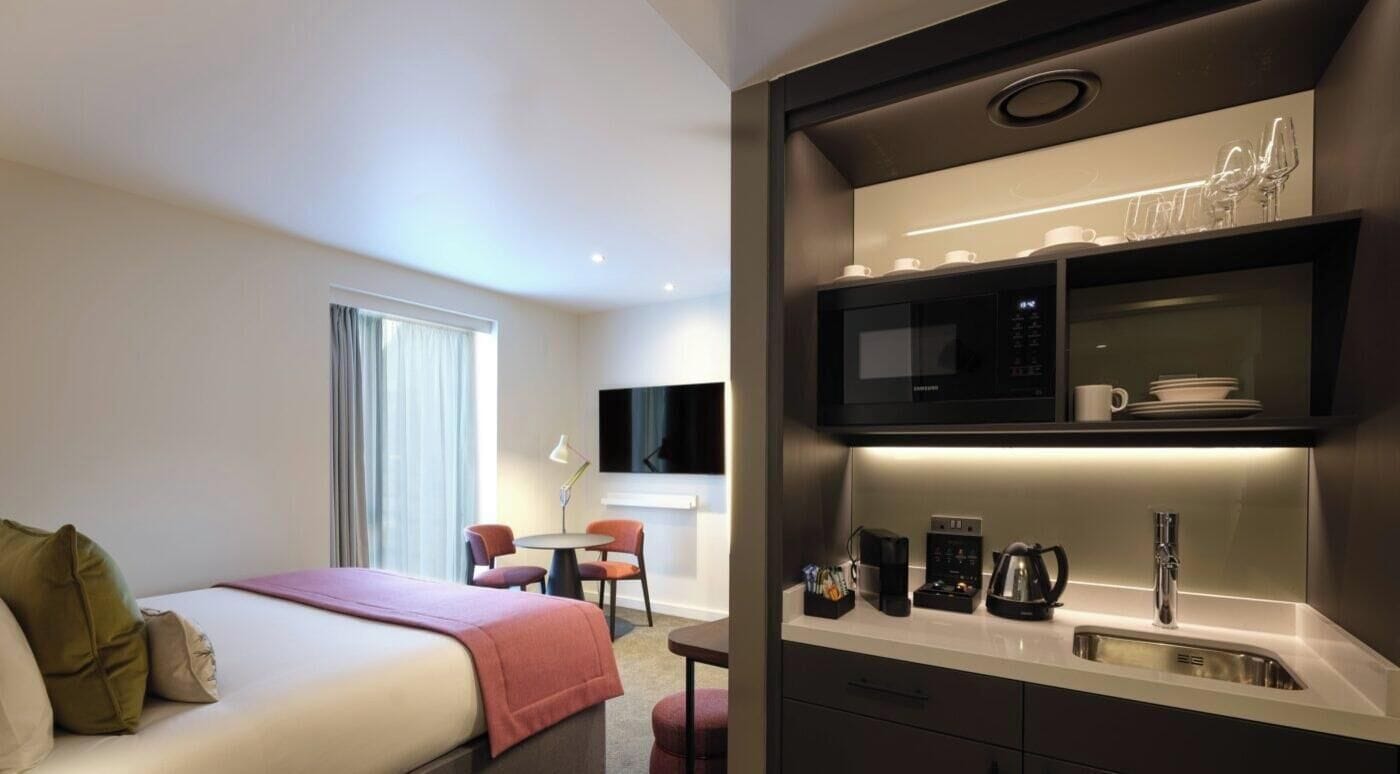 Business Studio Suite, 1 Queen Bed, Kitchen | Desk, laptop workspace, soundproofing, free WiFi