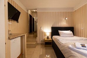 Single Room | Desk, laptop workspace, soundproofing, free WiFi - Gasper Business & Garden Hotel (Raunheim)