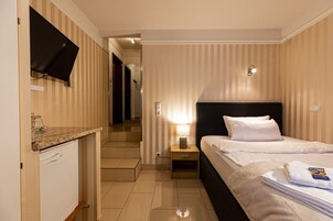 Single Room | Desk, laptop workspace, soundproofing, free WiFi