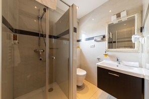 Enkeltværelse | Skrivebord, arbejdsområde til bærbare computere, lydisolering