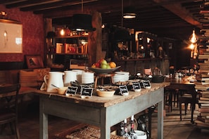 Daily full breakfast (GBP 15.00 per person) - The Bell in Ticehurst (Wadhurst)