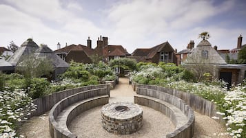 Standard Apartment | Garden