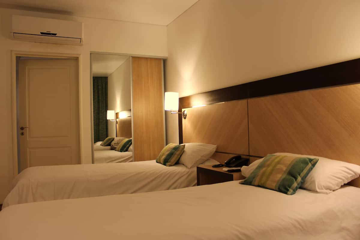 executive room | premium bedding, down duvets, pillow-top beds, minibar