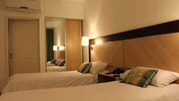 Executive Room | Premium bedding, down comforters, pillowtop beds, minibar