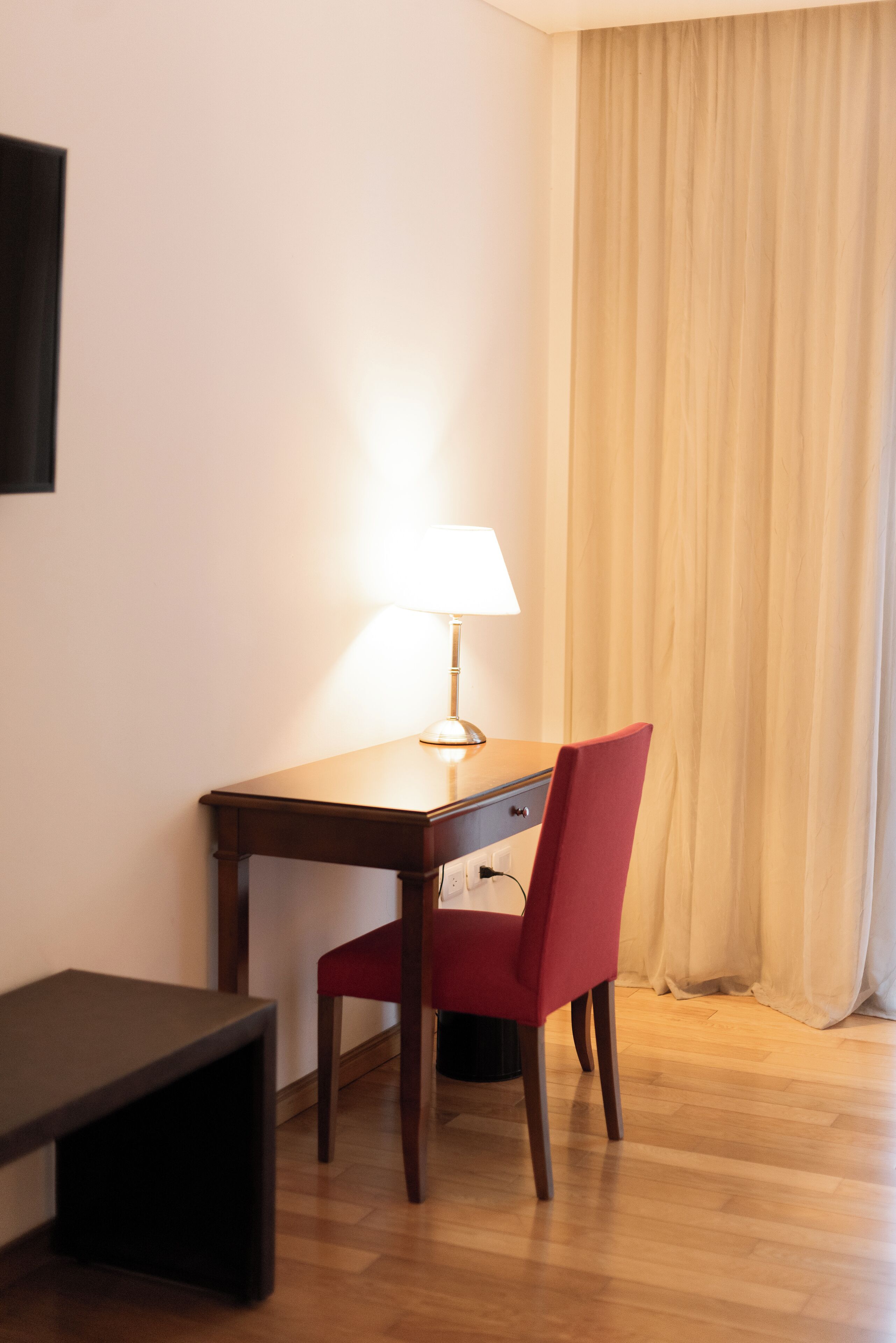 deluxe room | premium bedding, down duvets, pillow-top beds, minibar