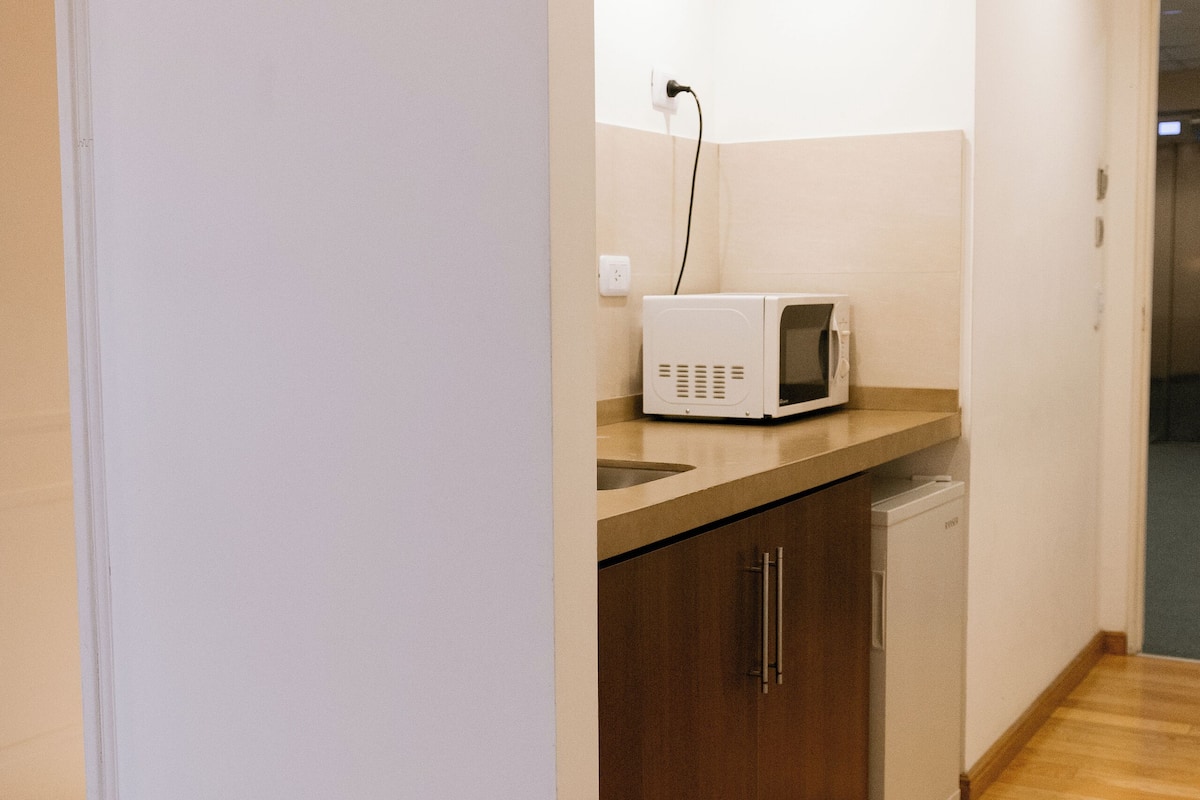 deluxe room | premium bedding, down duvets, pillow-top beds, minibar