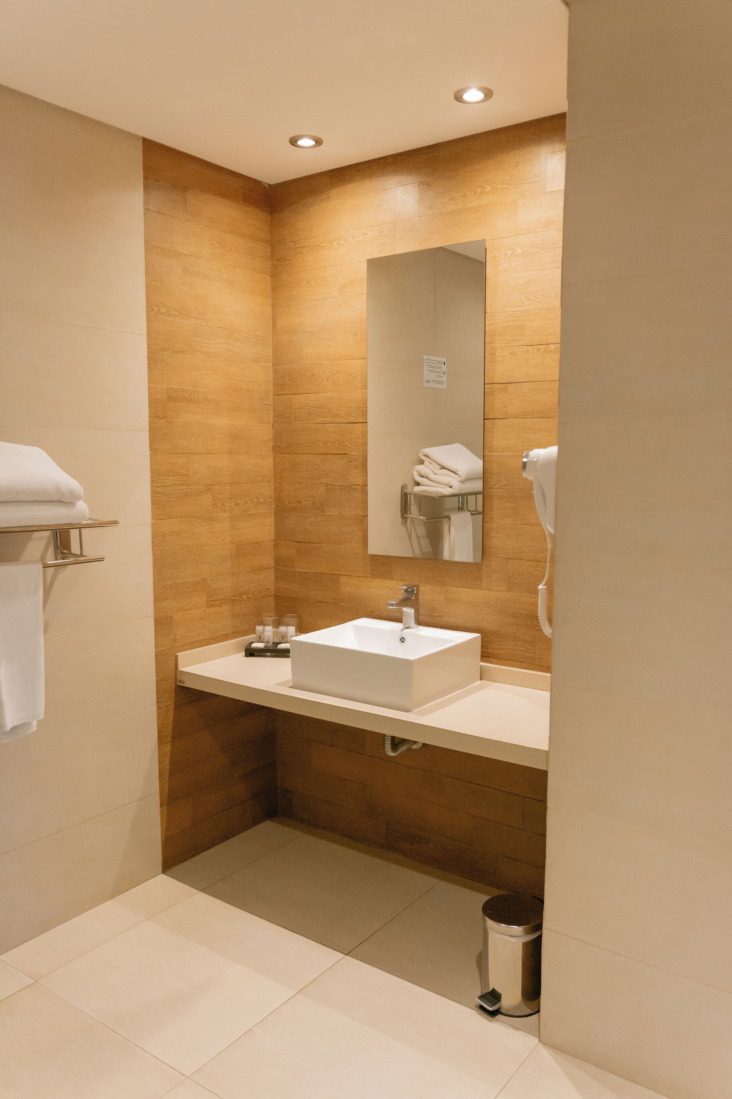 shower, rainfall showerhead, free toiletries, hair dryer