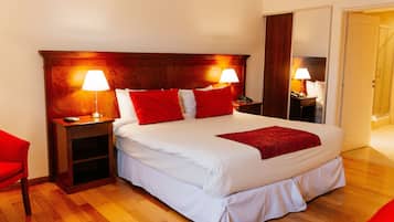 Deluxe Room | Premium bedding, down comforters, pillowtop beds, minibar