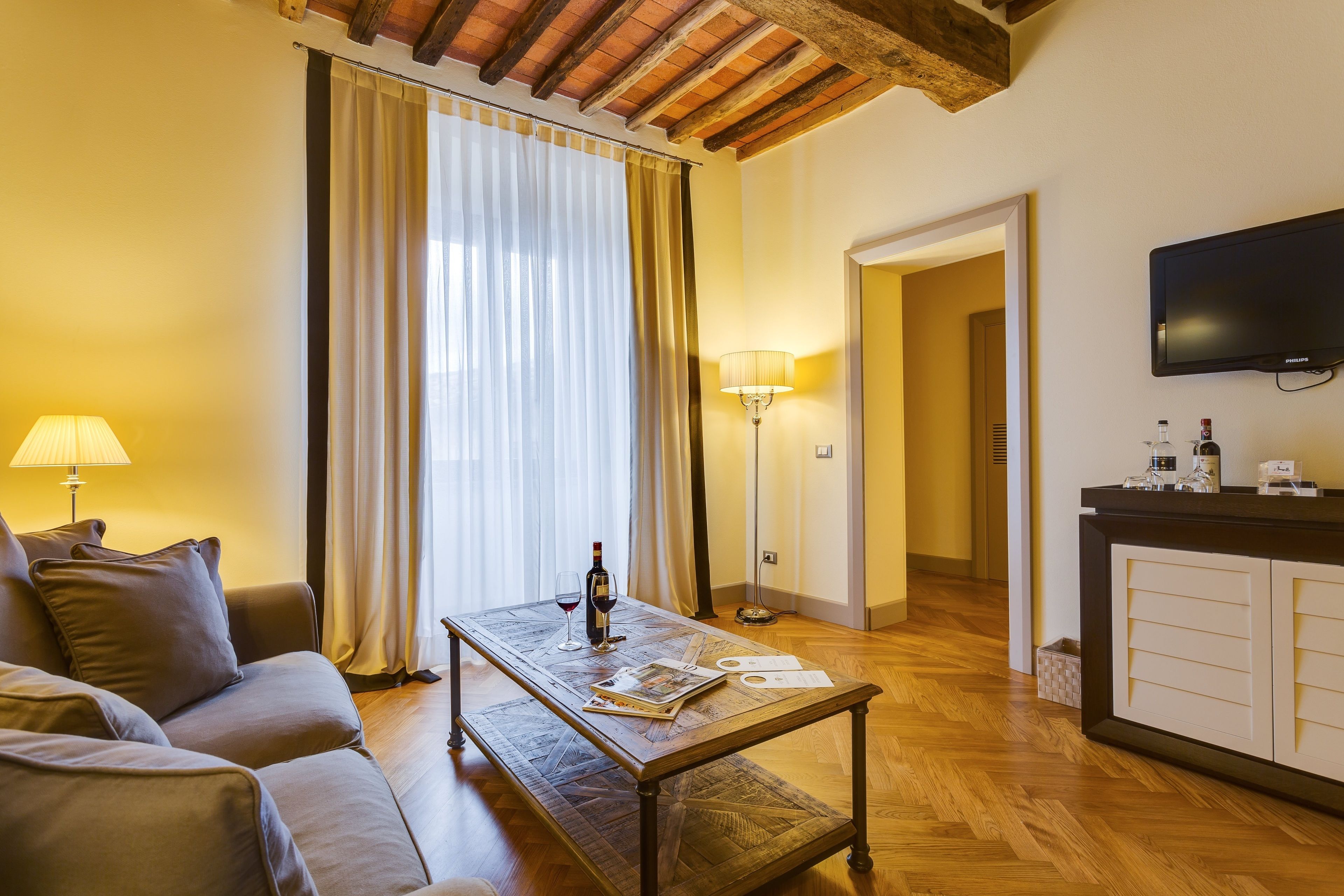 Superior tweepersoonskamer (Castello La Leccia) | Woonkamer | Flatscreentelevisie