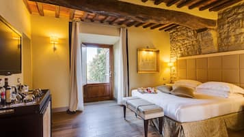 Deluxe-Doppelzimmer (Castello La Leccia) | Minibar, Zimmersafe, Schreibtisch, kostenloses WLAN