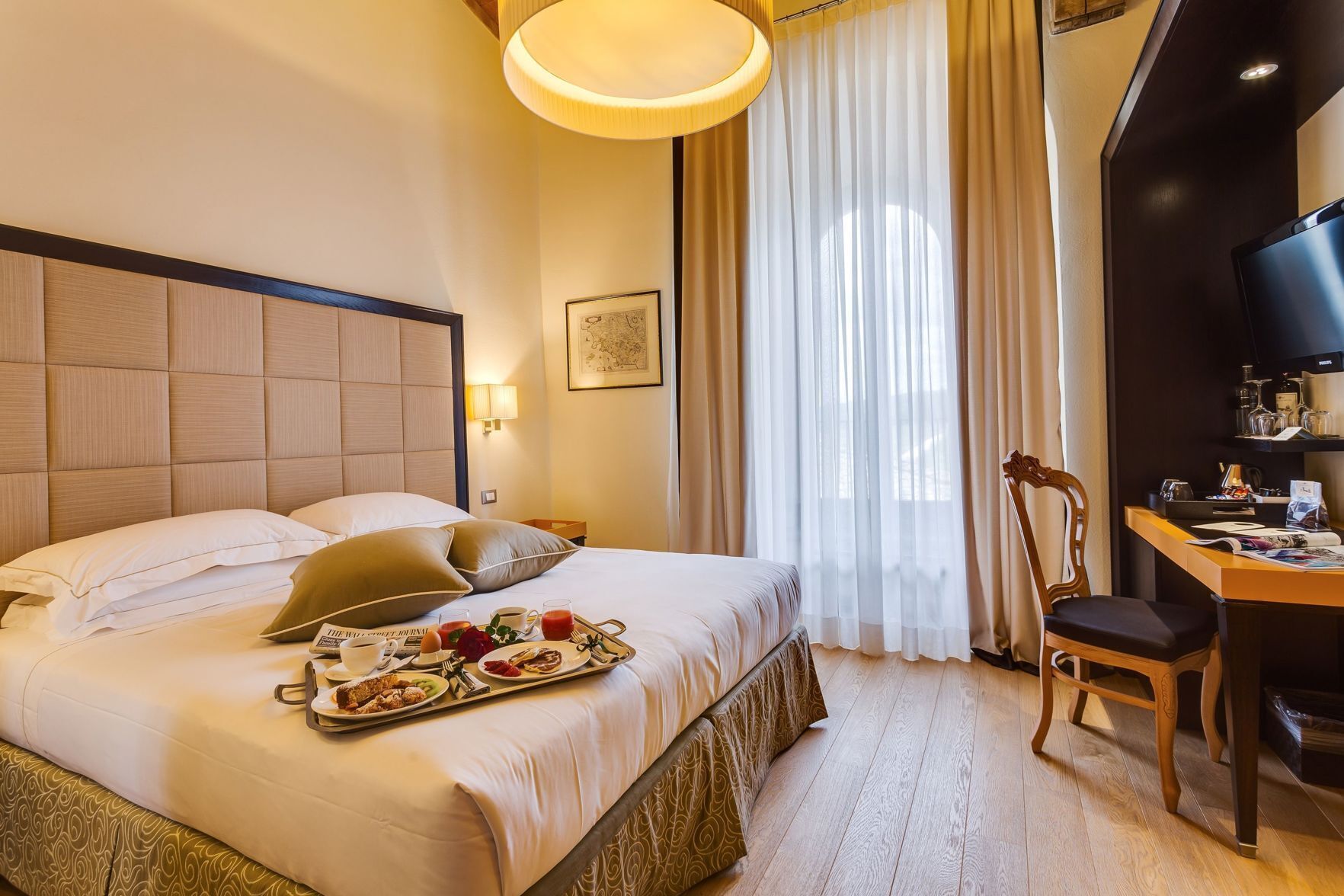 Minibar, in-room safe, desk, free WiFi